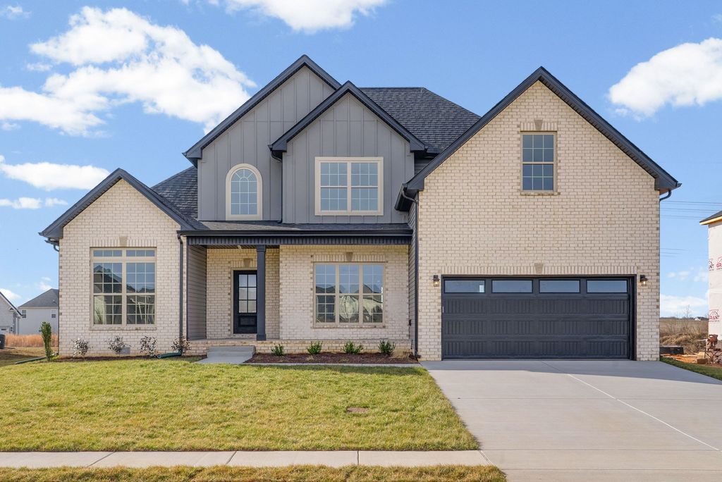 242 Low Plains Lane, Clarksville