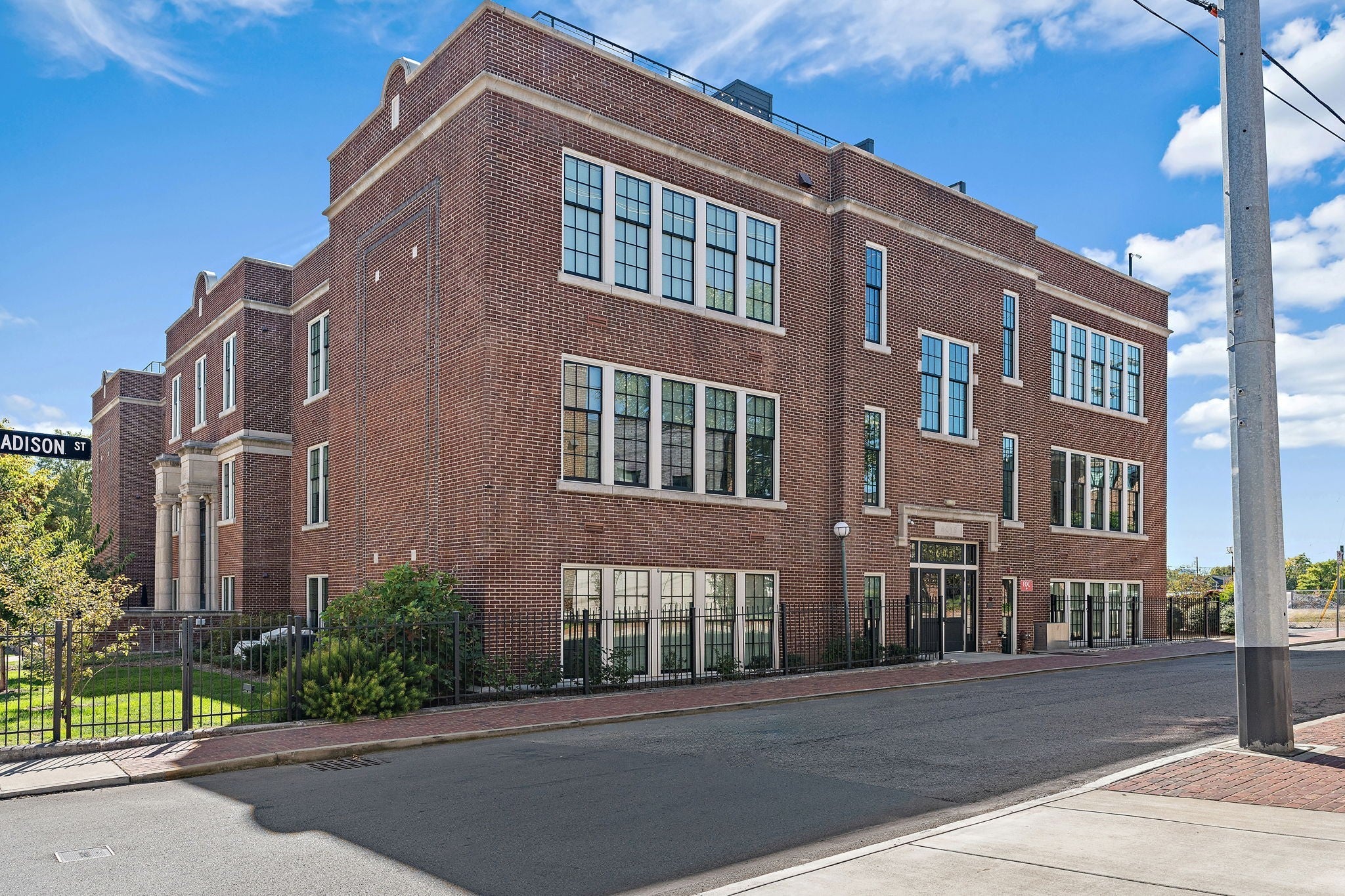 Photo of Listing #3031136