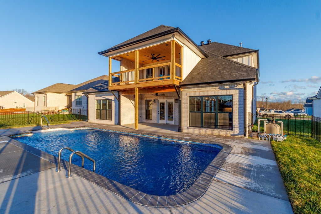 422 Lowline Dr, Clarksville