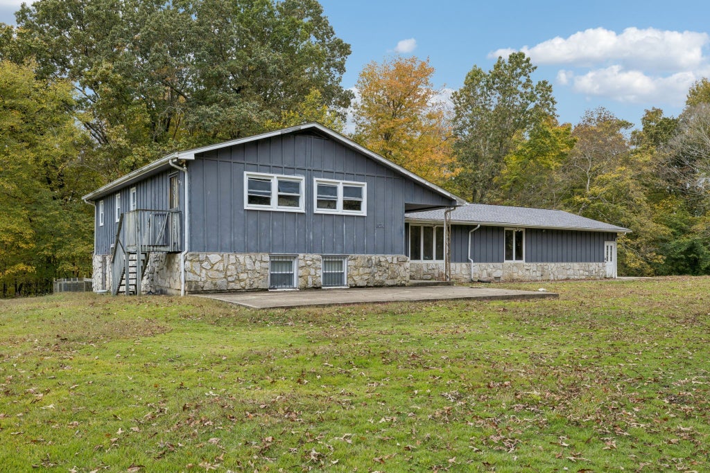 1070 Steel Springs Rd, Clarksville