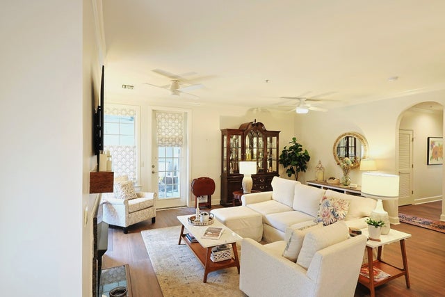 307 Seven Springs Way 304, Brentwood