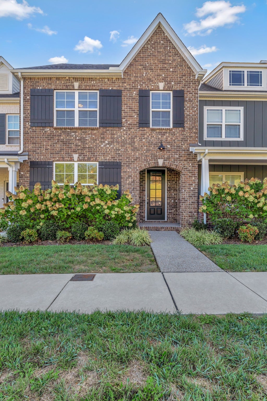 988 Cherry Grove Dr, Hendersonville