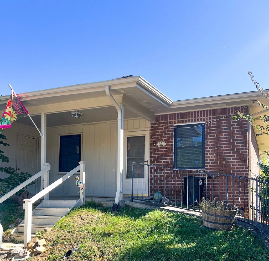 381 Deer Lake Dr, Nashville