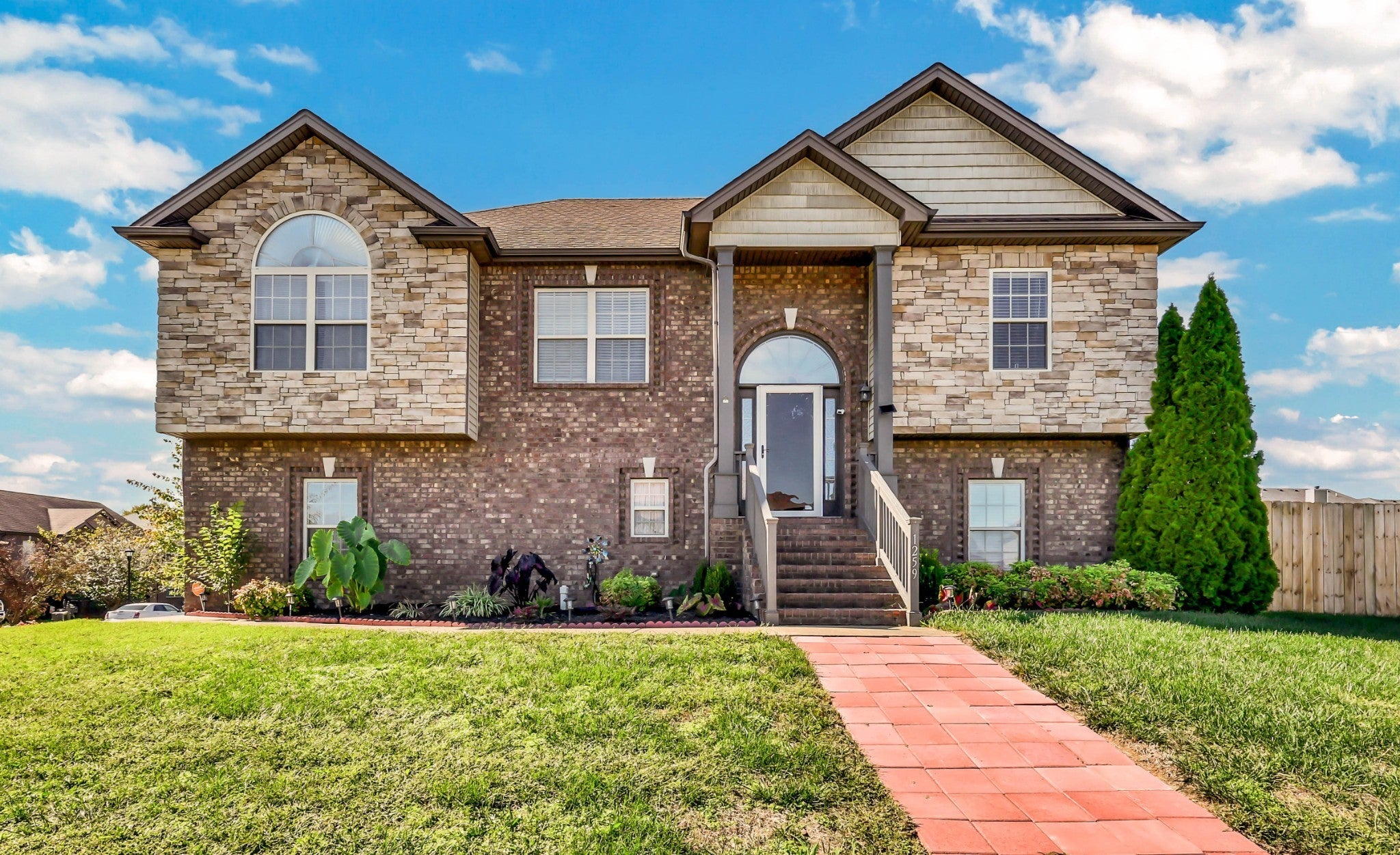 Photo of Listing #3032104