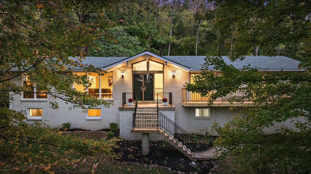 243 Foxboro Dr, Madison