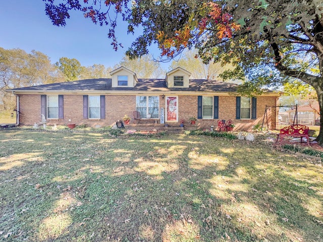 300 Greenfield Ln, Castalian Springs
