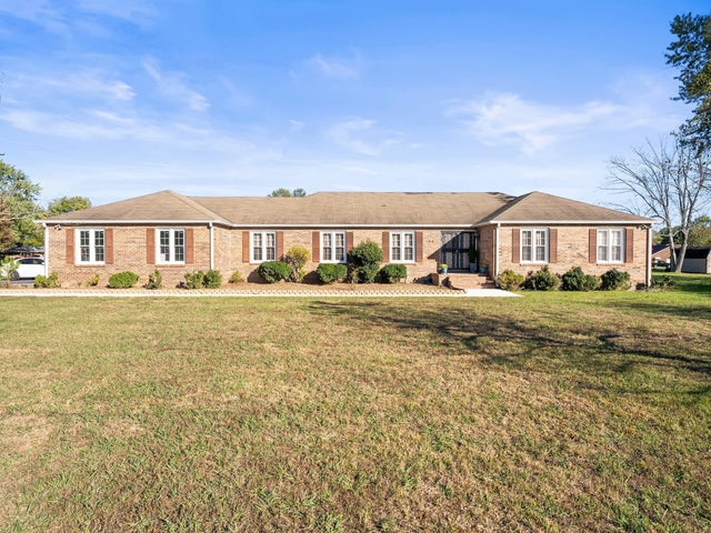 104 Twelve Oaks Road, Tullahoma
