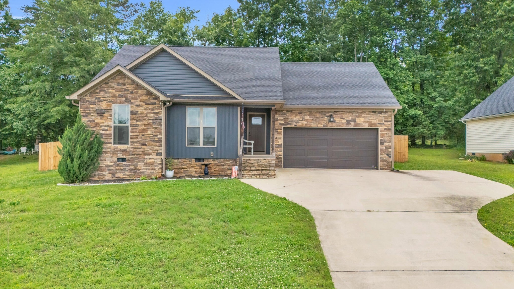 Photo of Listing #3032438