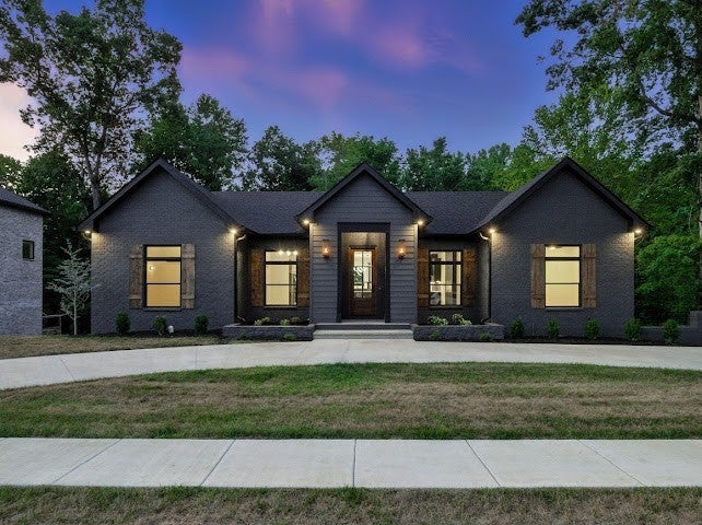 Photo of Listing #3033045