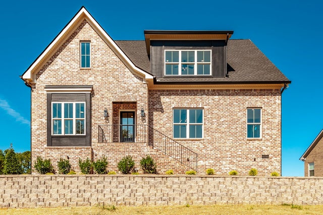 339 Raintree Dr, Hendersonville