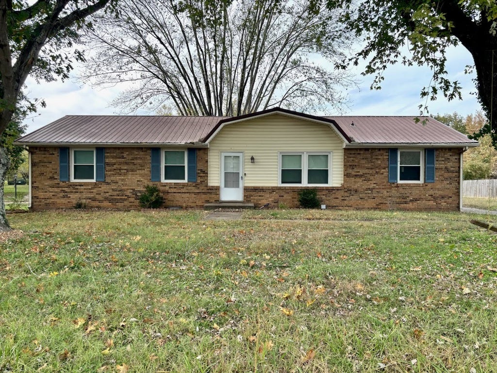 2142 Old Russellville Pike, Clarksville