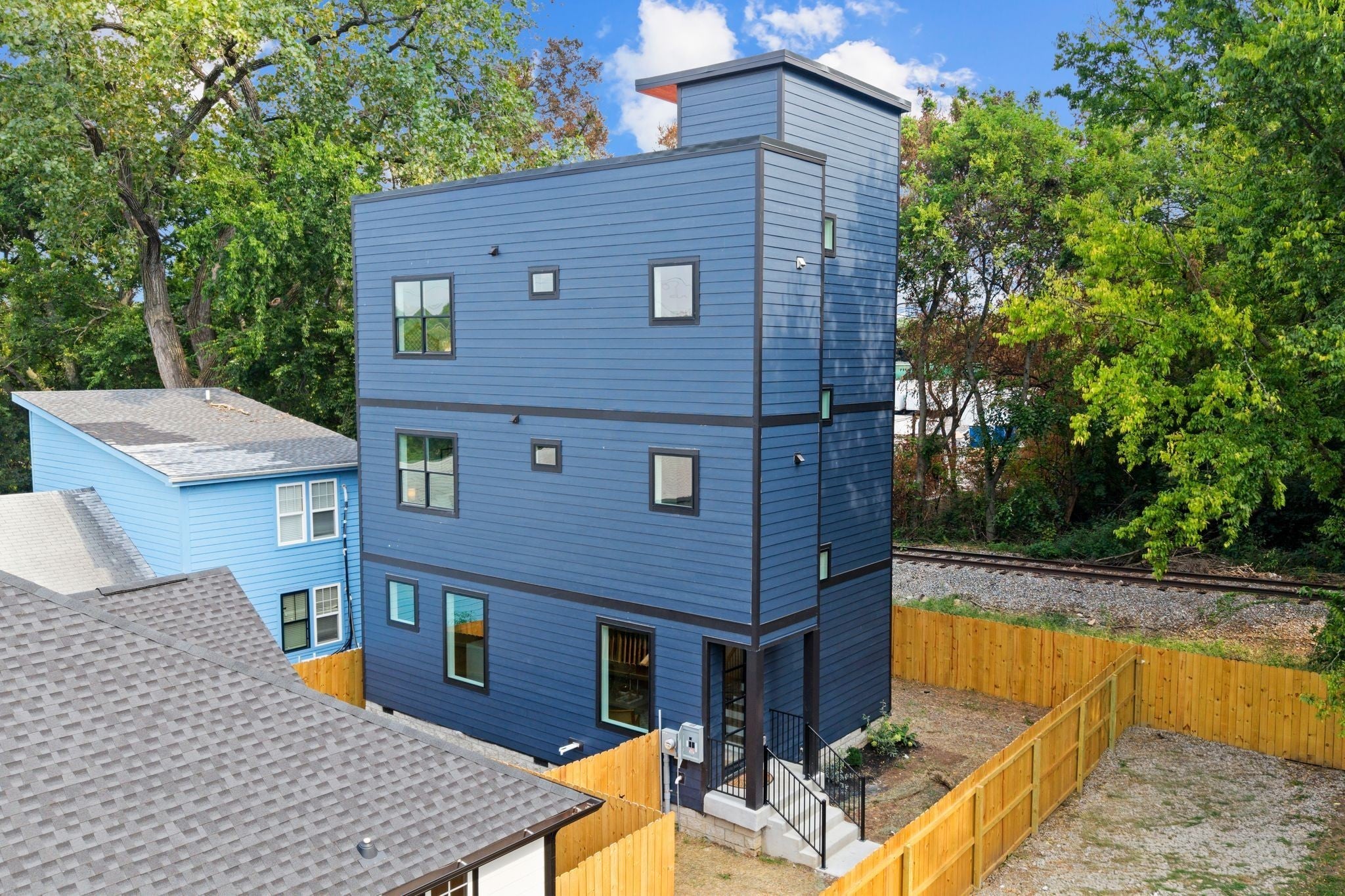 Photo of Listing #3033400