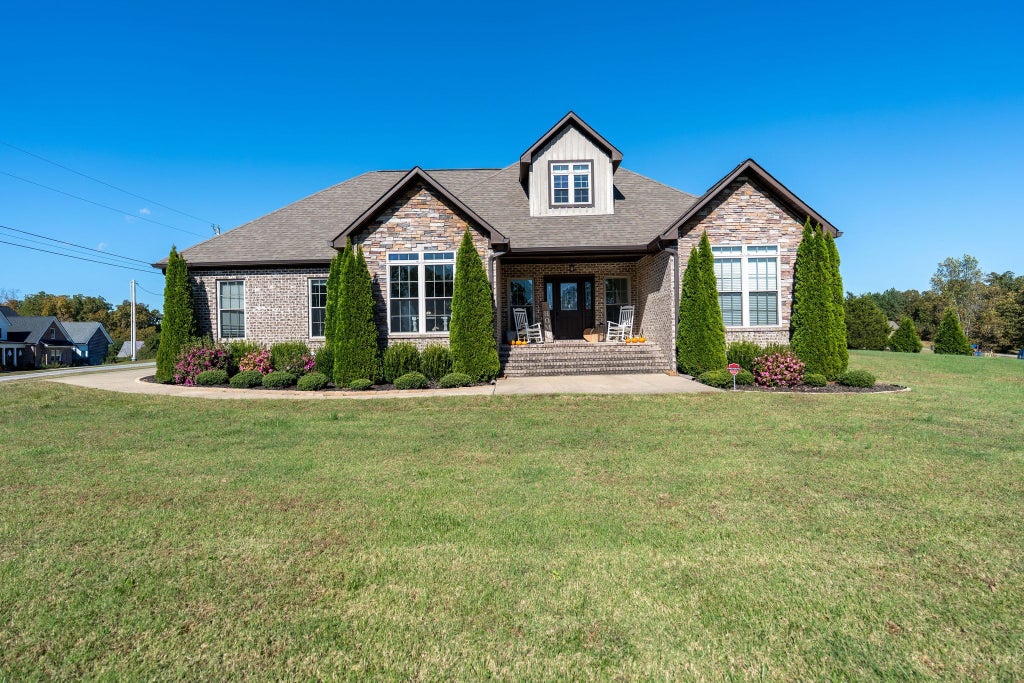 562 Double Eagle Dr, Summertown