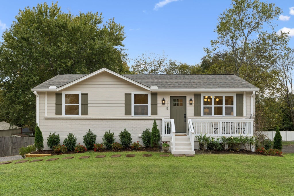 215 Ash Dr, Franklin