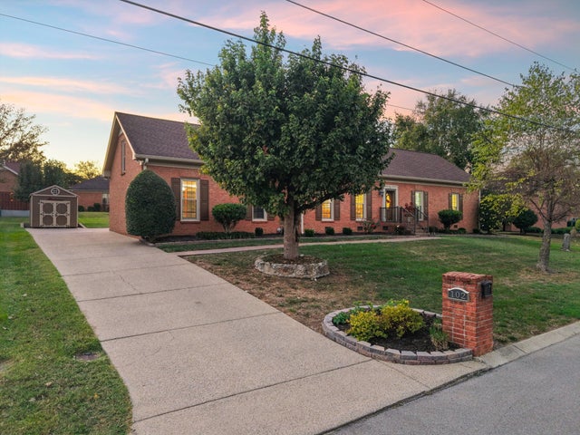 102 Hickory Trl, Hendersonville