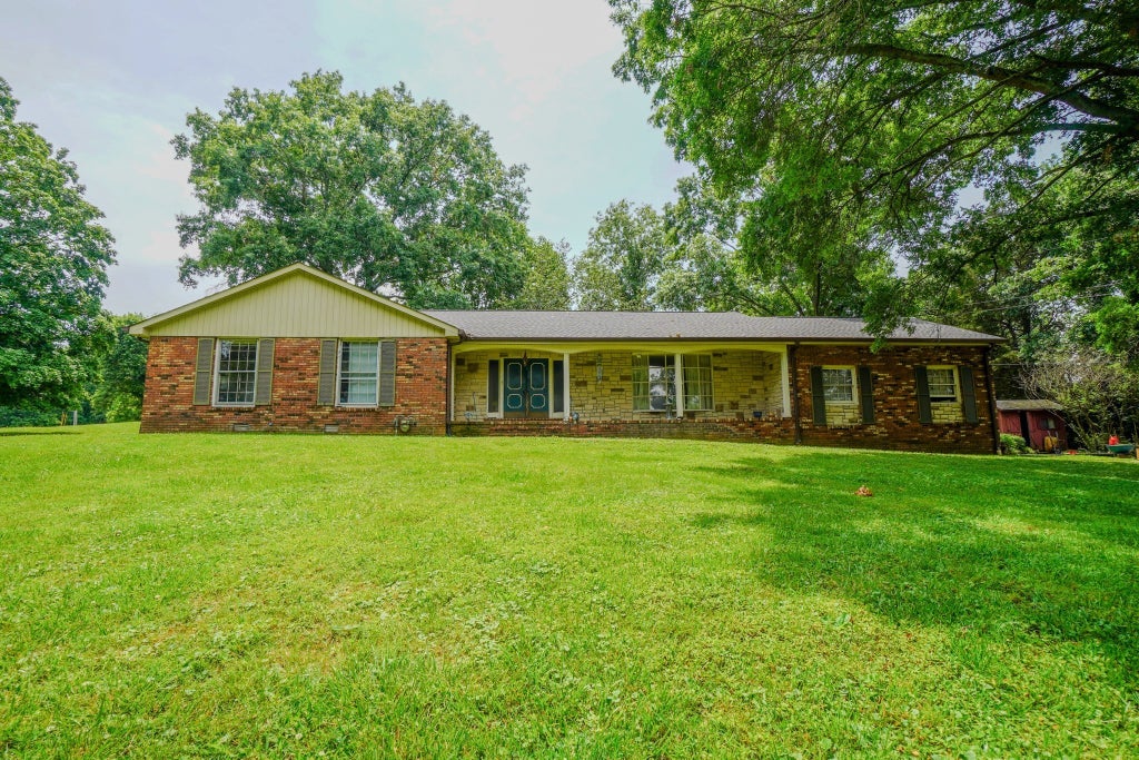1094b Center Point Rd, Hendersonville