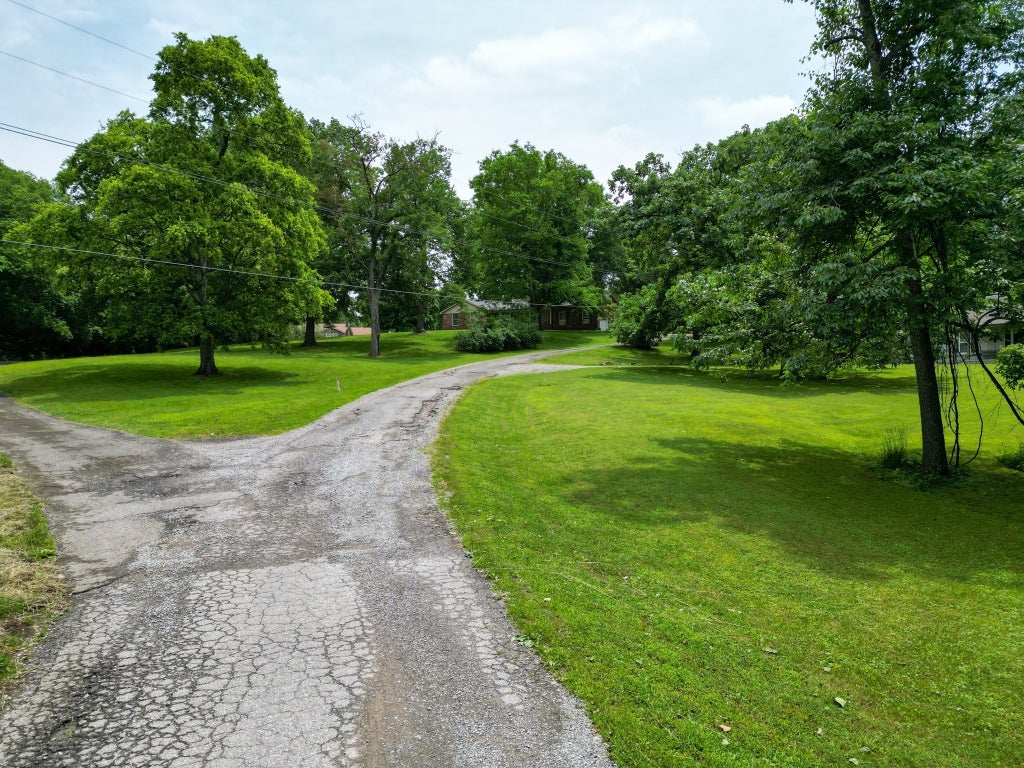 1094b Center Point Rd, Hendersonville