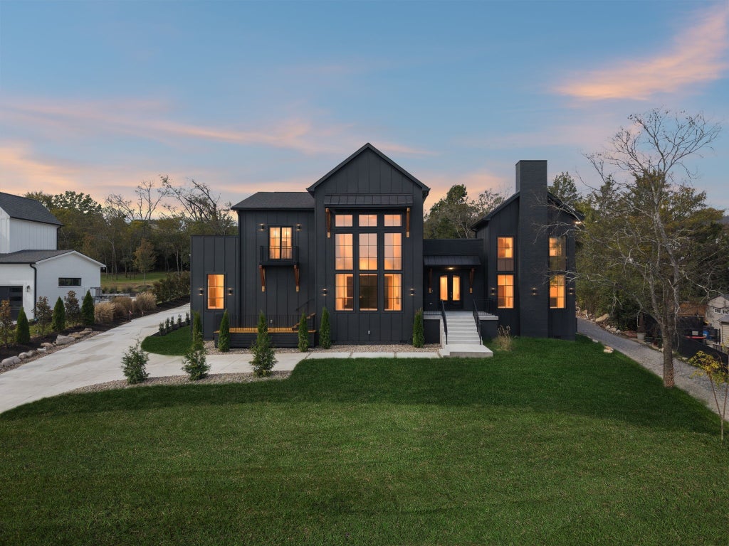 6162 N New Hope Rd, Hermitage