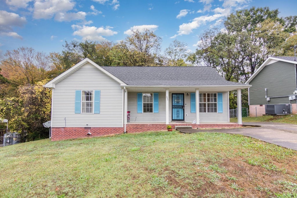 357 Treeland Dr, Clarksville