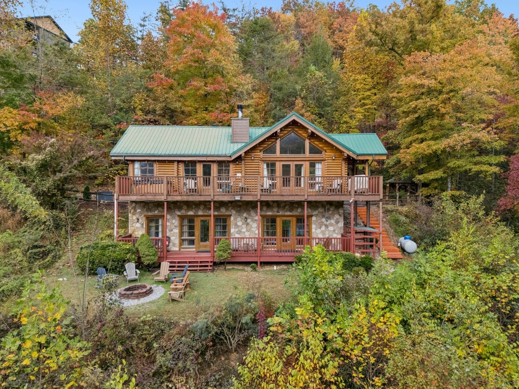 630 Big Bear Ridge Rd, Gatlinburg