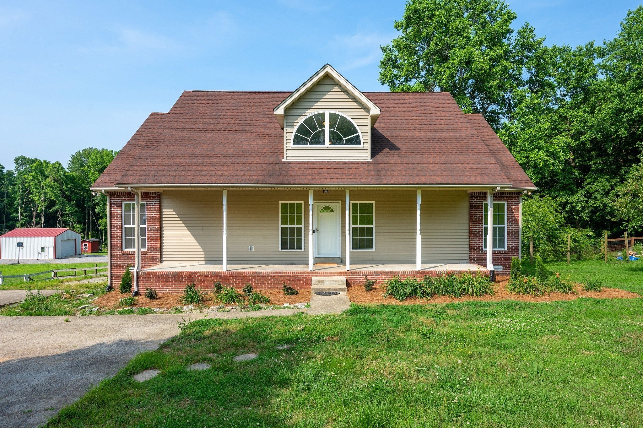 Home for sale in 2789 Highway 12 N Chapmansboro, TN