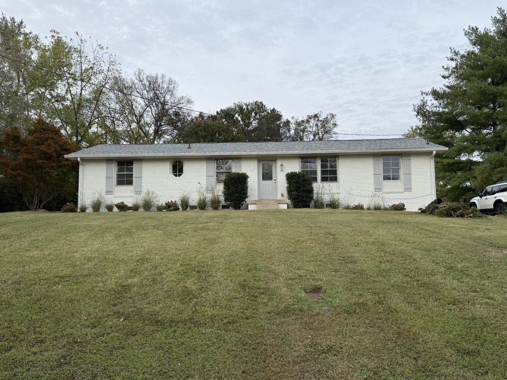 102 La Via Dr, Hendersonville