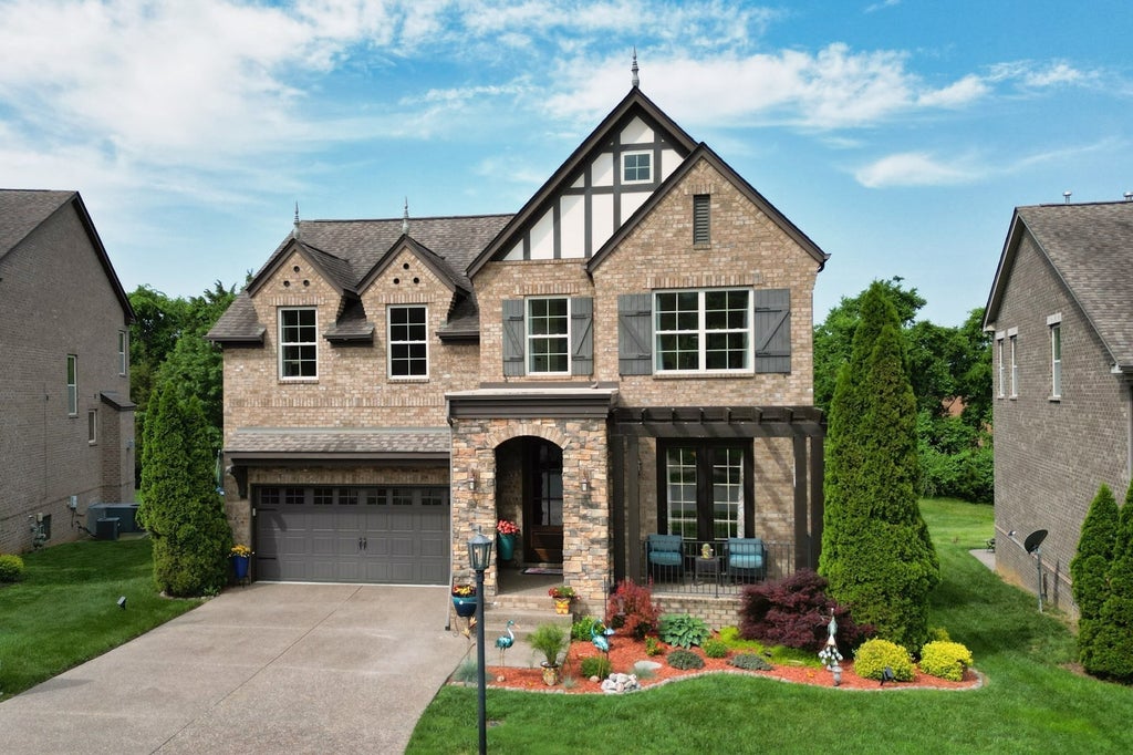 102 Cobbler Cir, Hendersonville