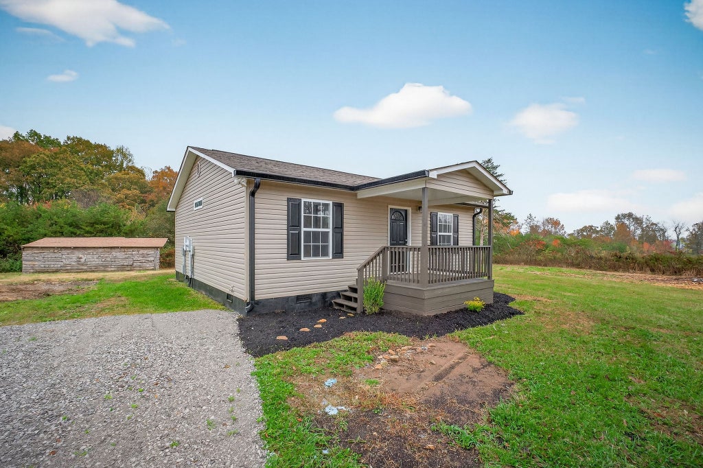 1193 Ashburn Rd, Monterey