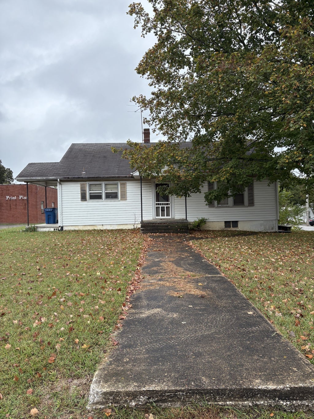 503 Oak Dr, Manchester