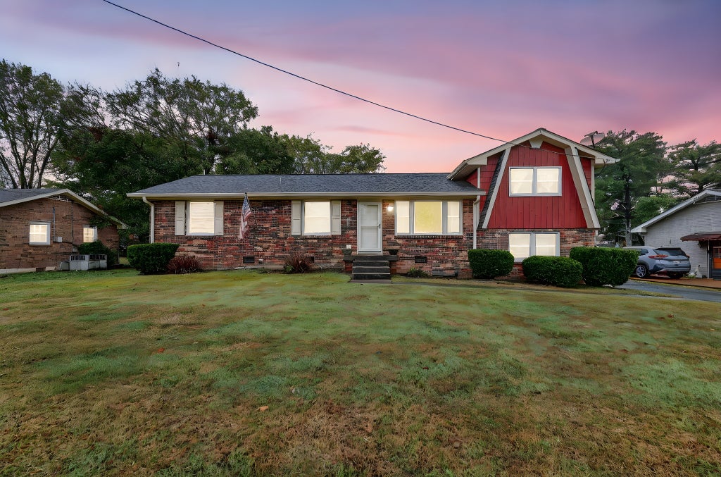 111 Grapevine Rd, Hendersonville
