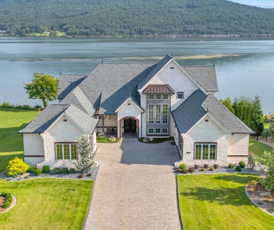 Photo of Listing #3035742