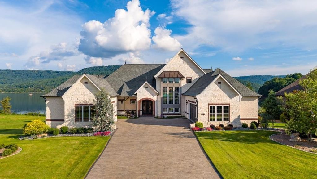 290 Edgewater Way, Jasper