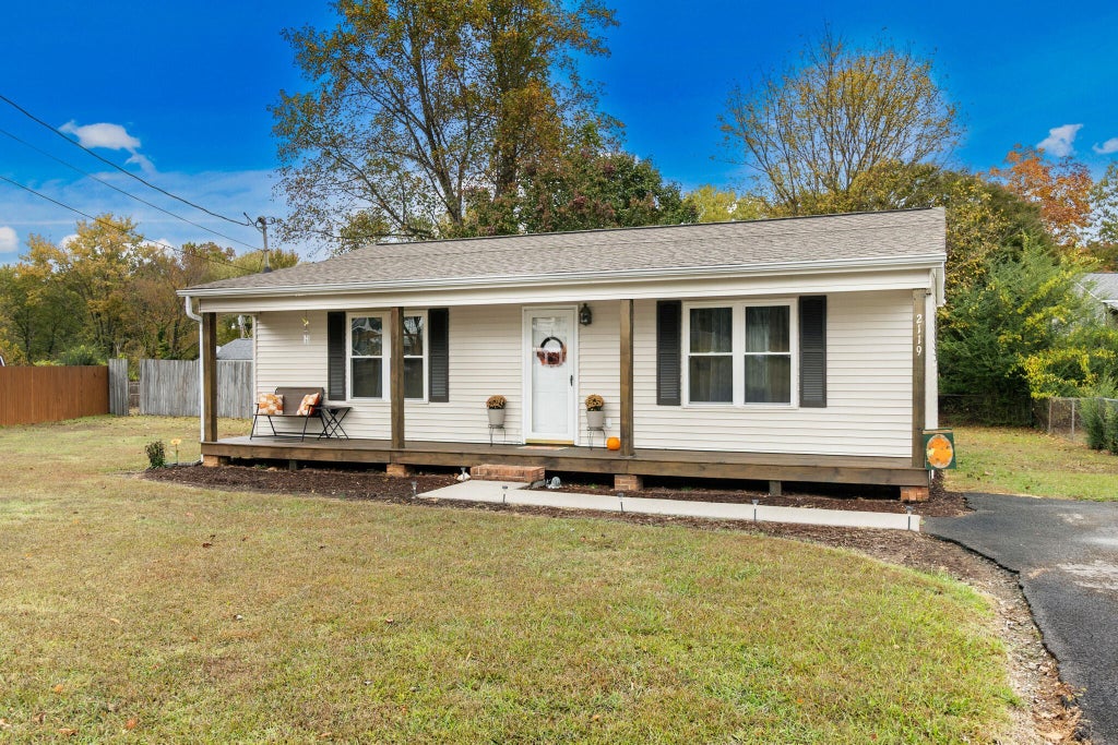 2119 Spring Meadow Lane Se, Cleveland