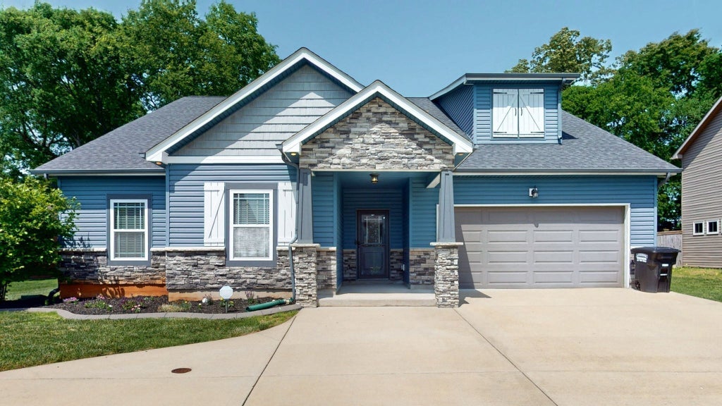 1012 Michaela Cir, Clarksville