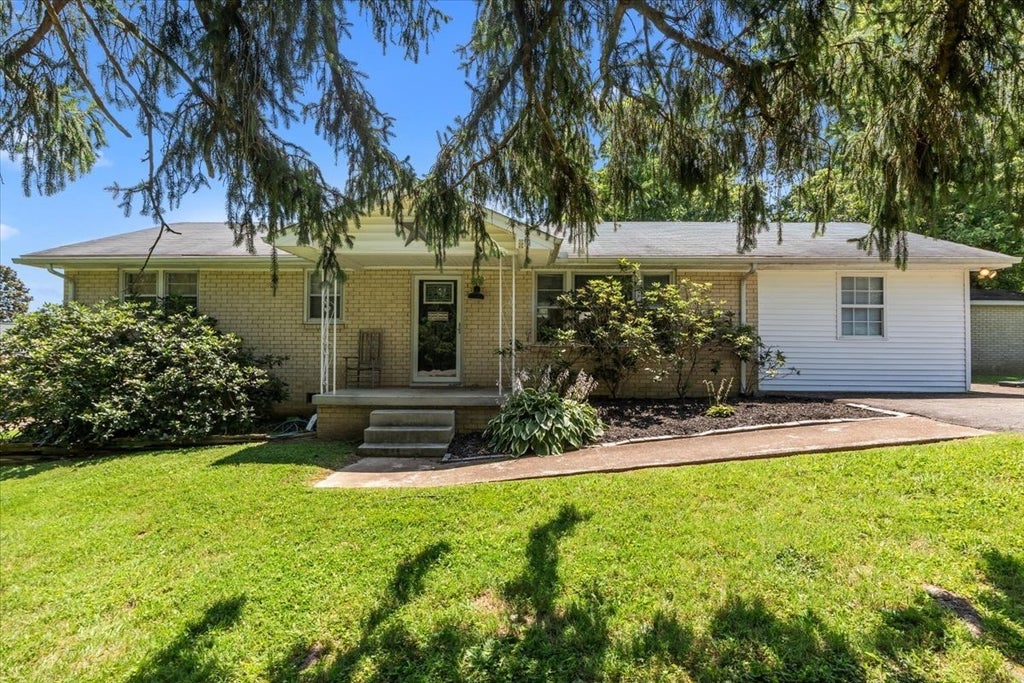 1109 N Charlotte St, Dickson