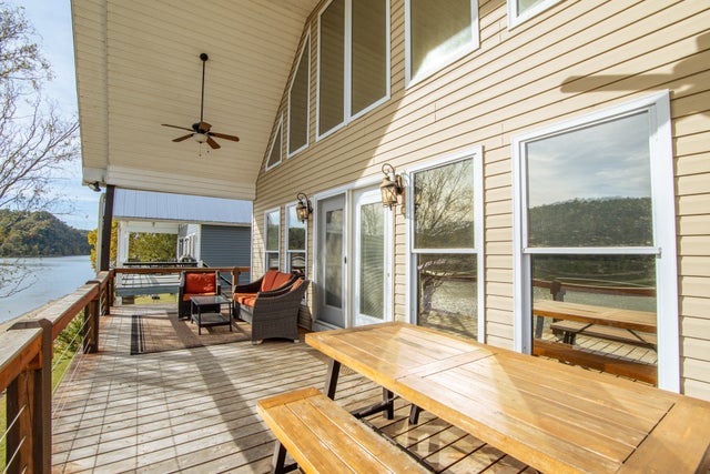 1040 Whites Creek Ln, Decaturville