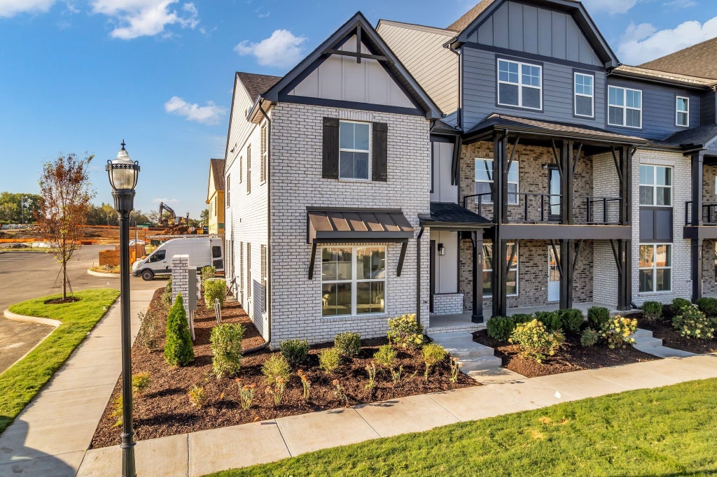 618 Granbury Drive, Hendersonville