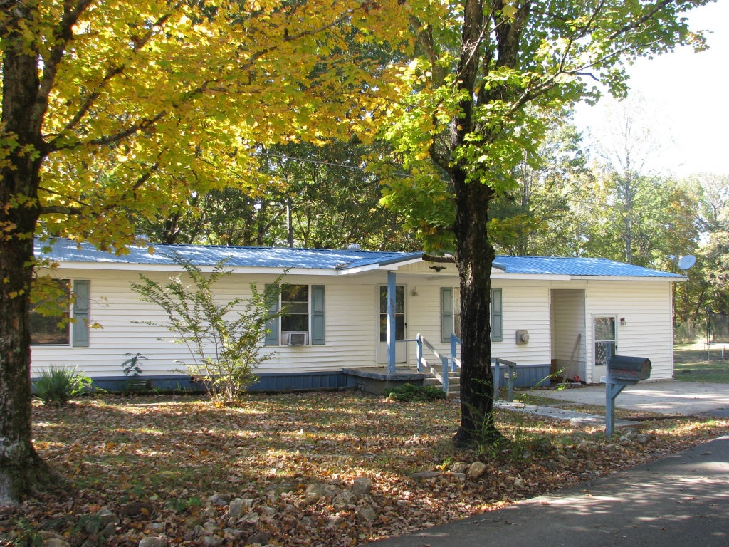 329 Clover Ln, Waverly