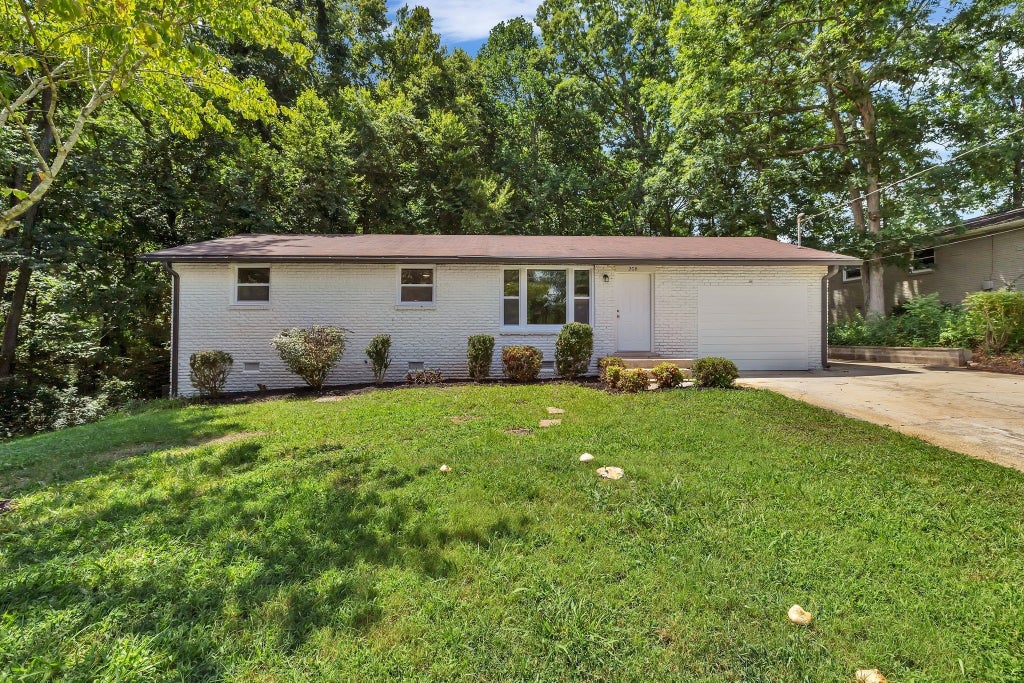 208 Lakeshore Dr, McMinnville