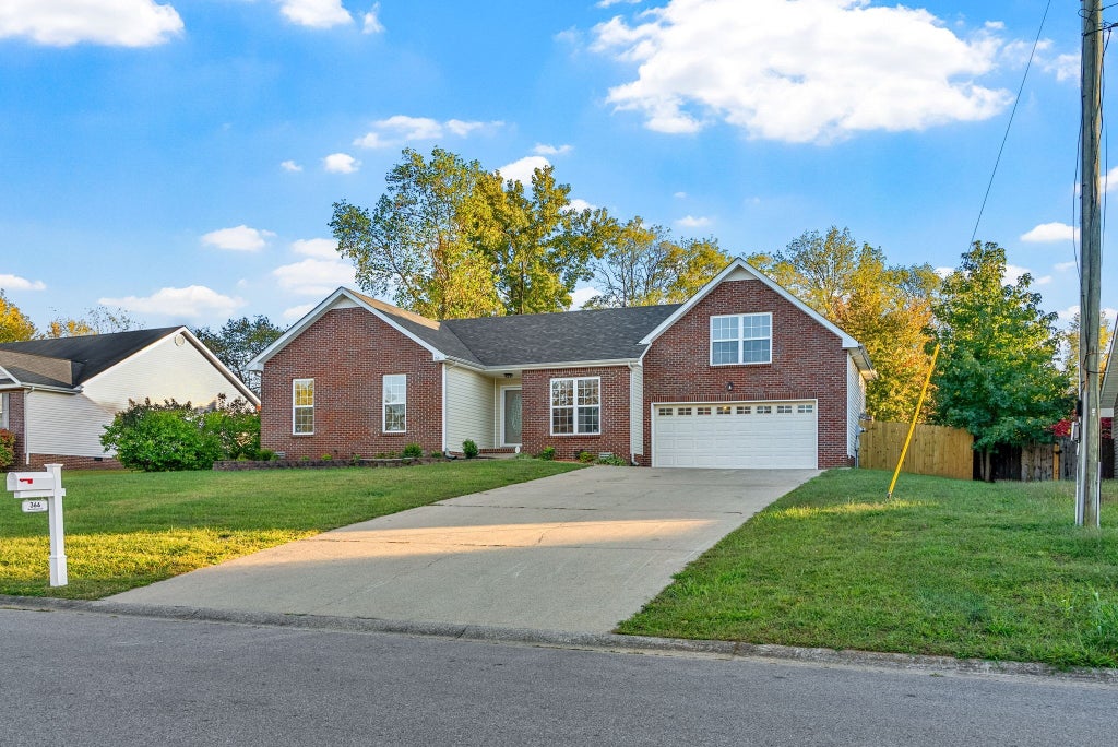 366 Woodtrace Dr, Clarksville