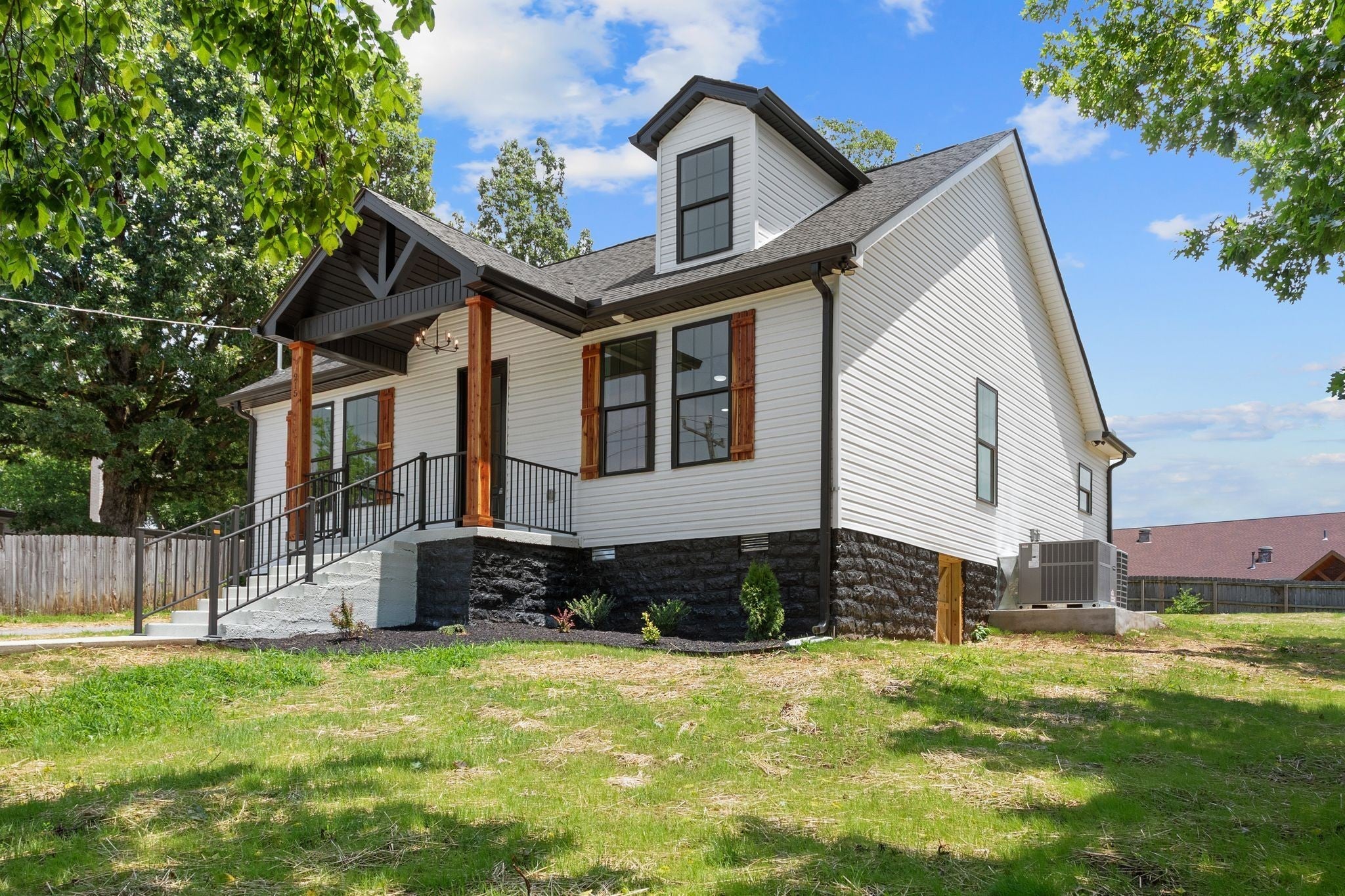 Photo of Listing #3037846