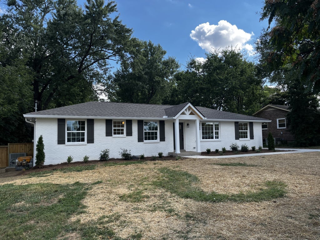 106 Lucinda Ln, Hendersonville