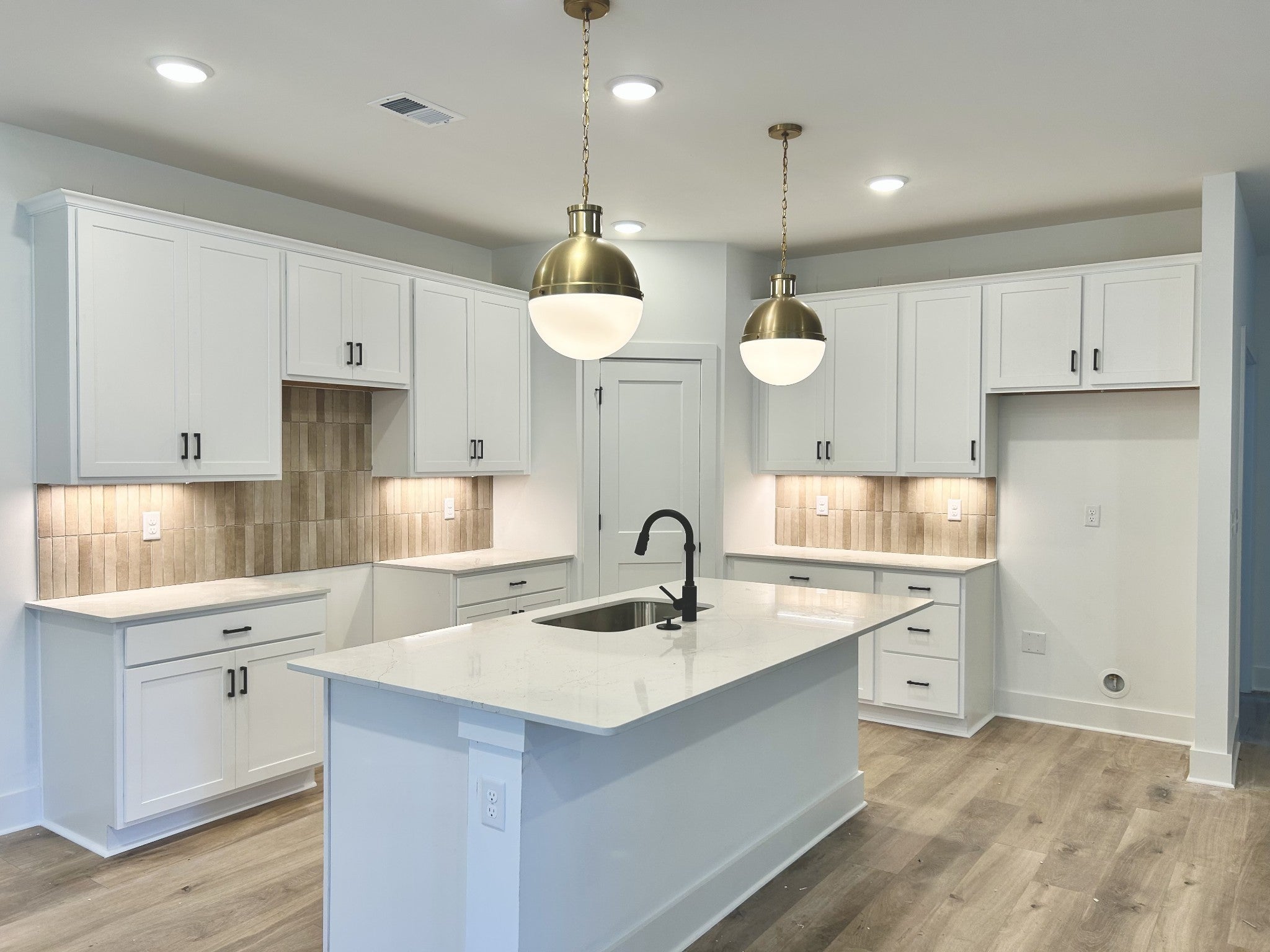 Photo of Listing #3038087