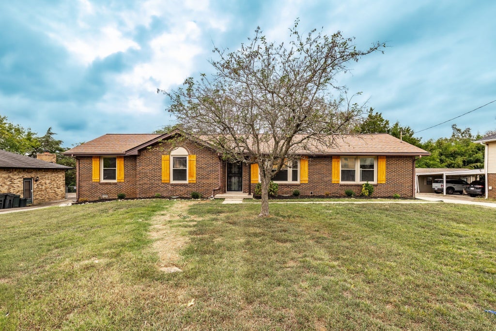 318 Donna Dr, Hendersonville