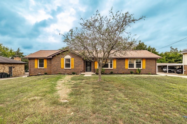 318 Donna Dr, Hendersonville