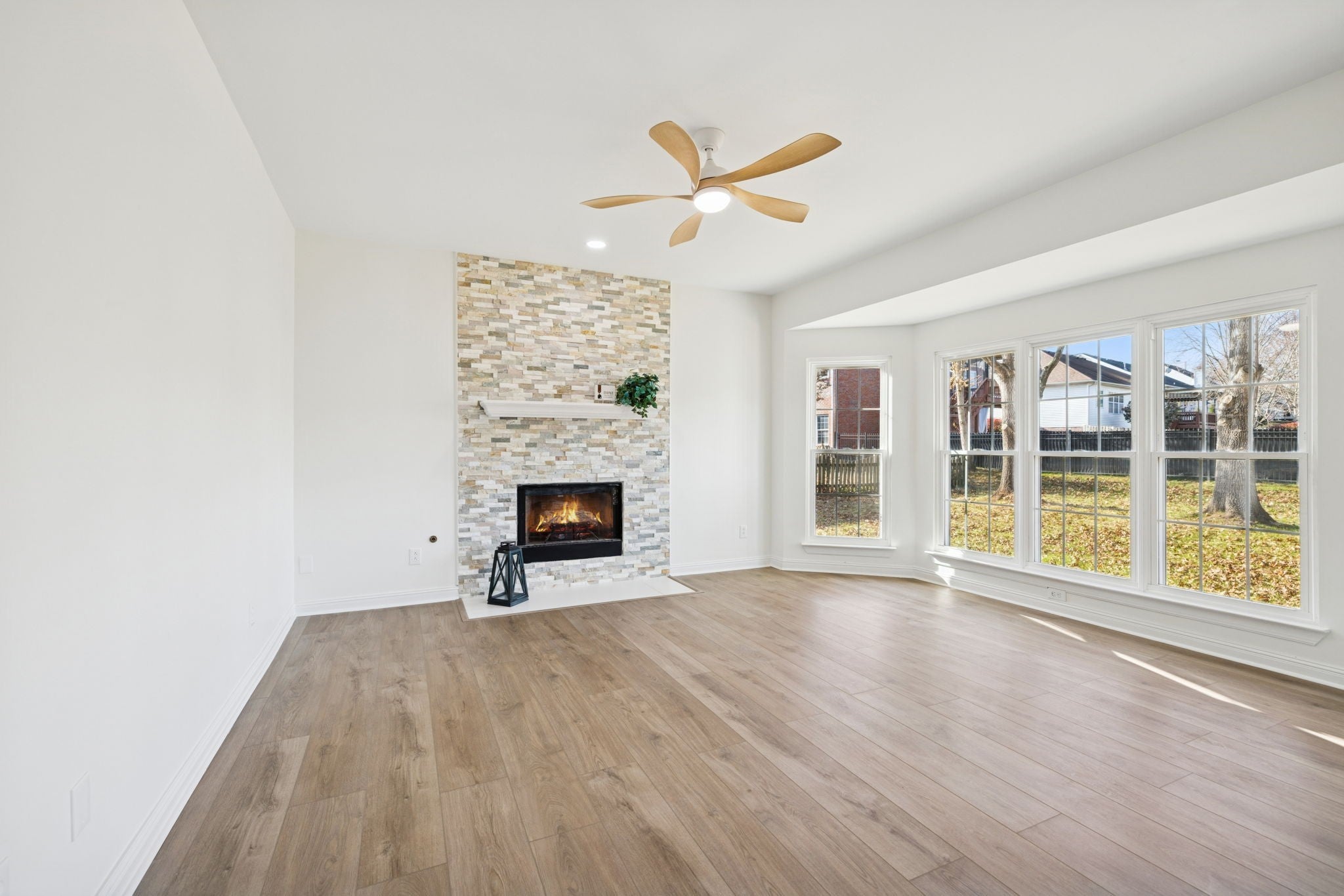 Photo of Listing #3038557