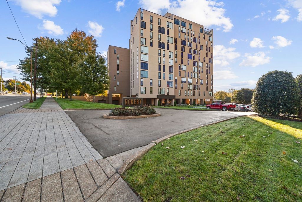 3901 West End Ave 303, Nashville