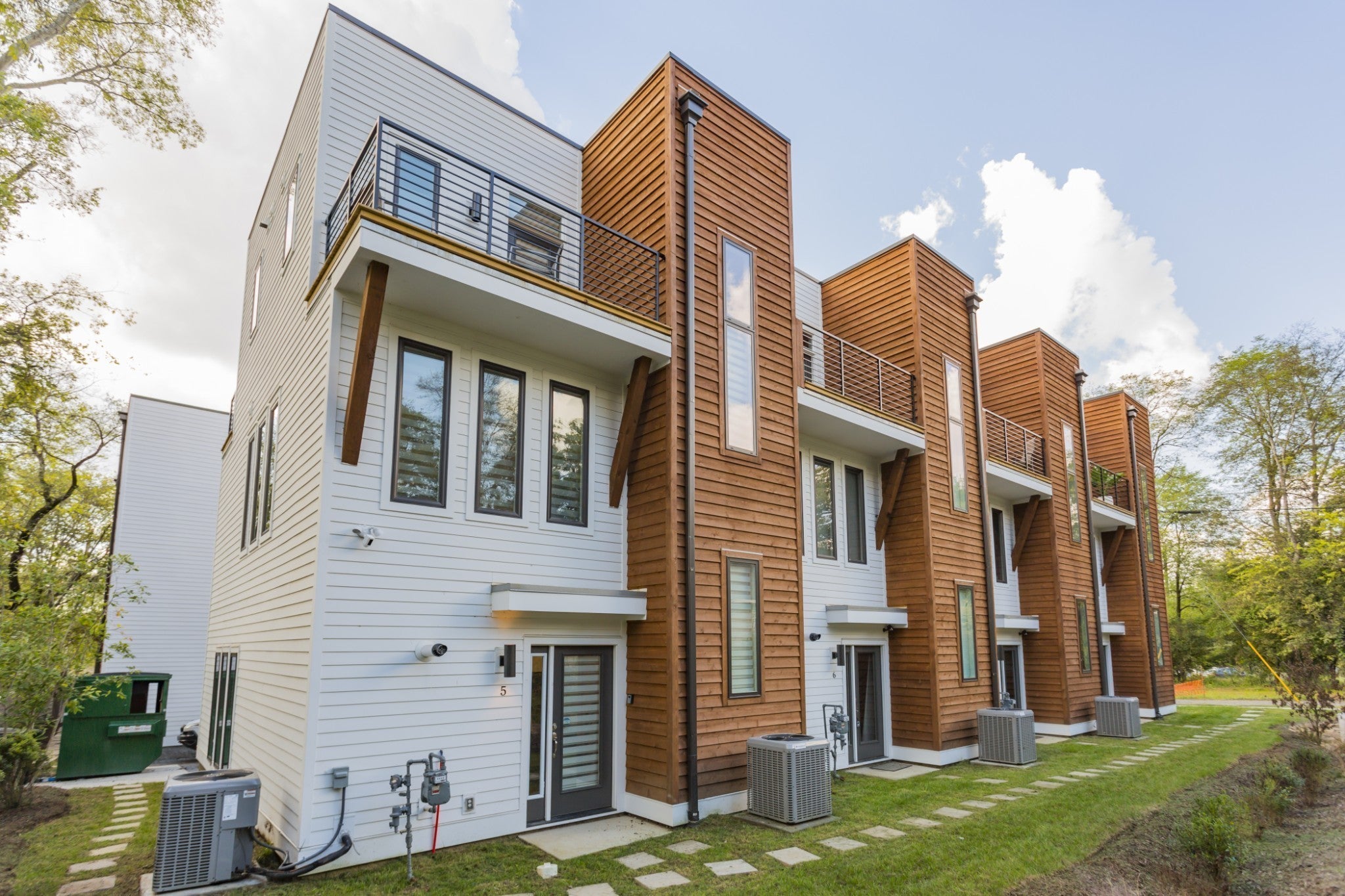 Photo of Listing #3038941