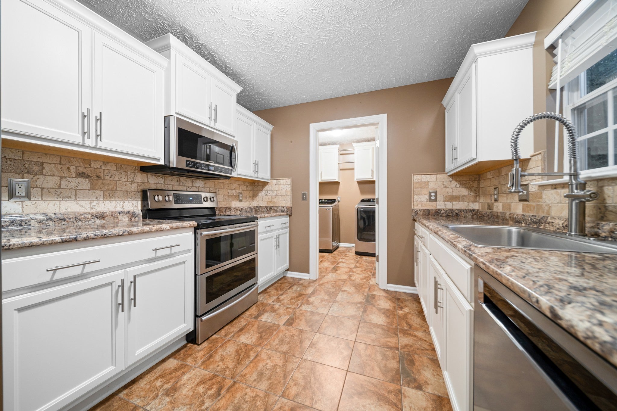 Photo of Listing #3039308