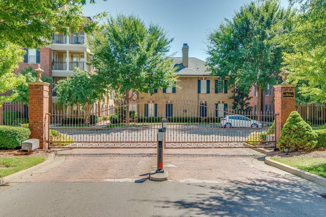 309 Seven Springs Way 402, Brentwood